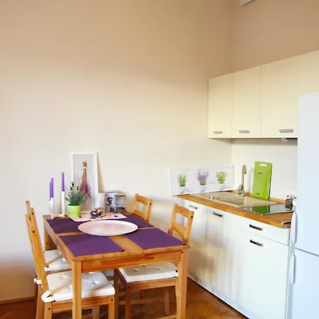 Lavender City Center Apartamento *
